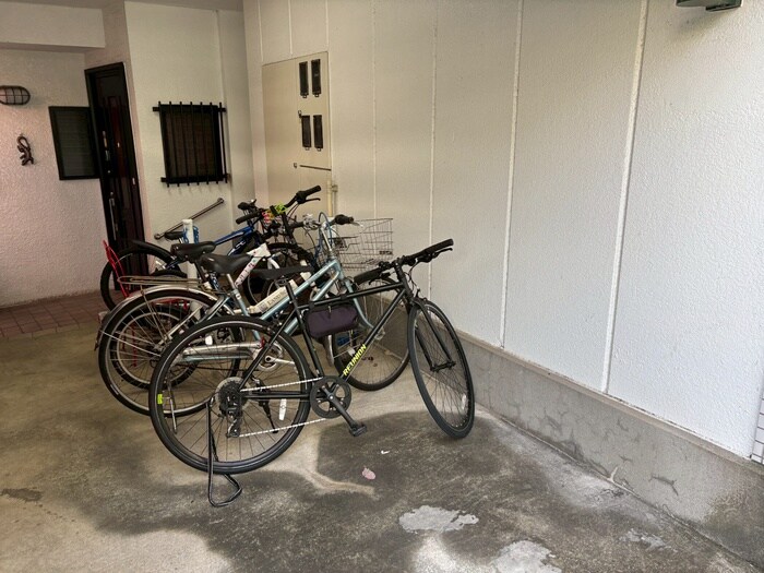 物件外観写真5　(駐輪場)