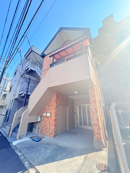 物件外観写真2　(エントランス部分)