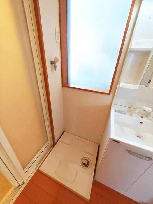 物件内観写真12　(洗濯機置場)