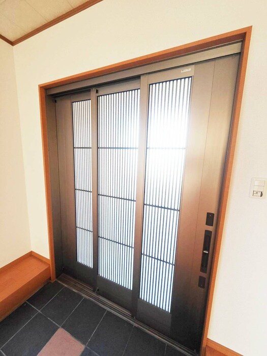 物件内観写真18　(玄関)