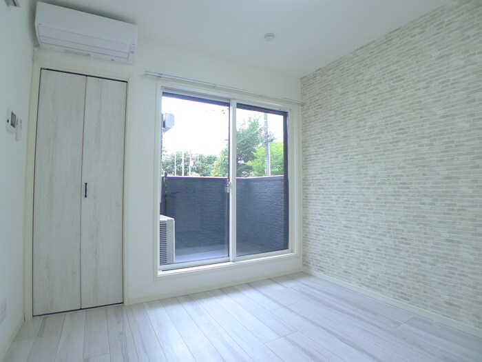 物件内観写真8　(室内からの展望)