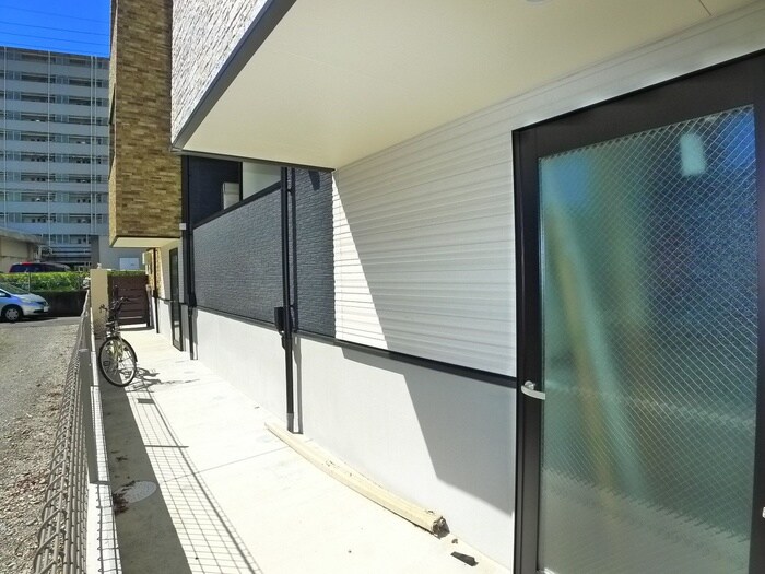 物件外観写真5　(エントランス部分)