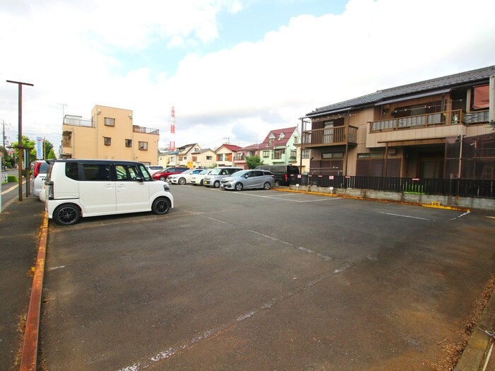 物件外観写真3　(駐車場)