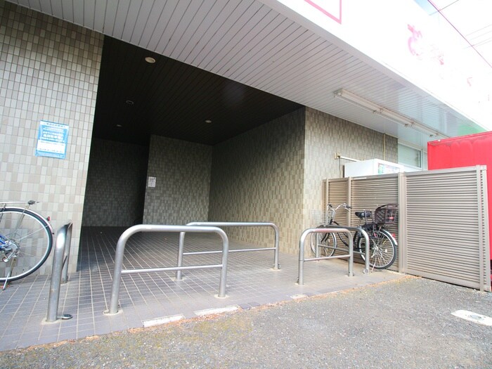 物件外観写真4　(エントランス部分)