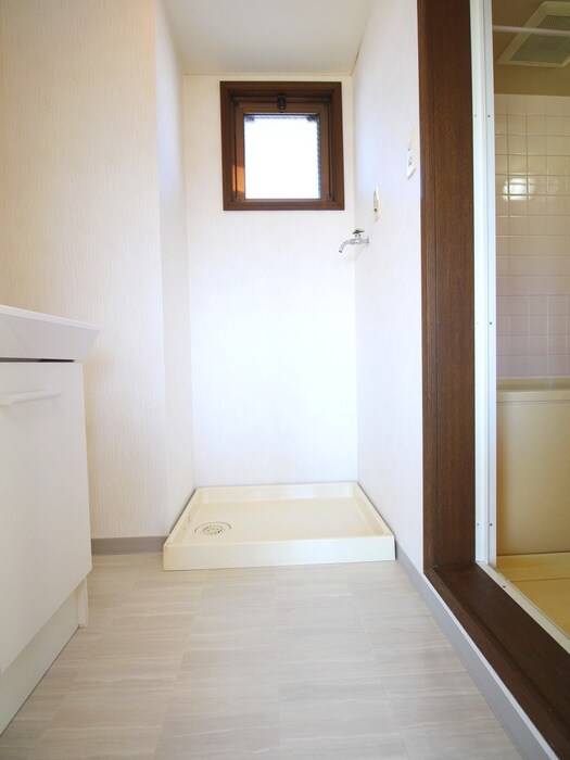 物件内観写真16　(洗濯機置場)