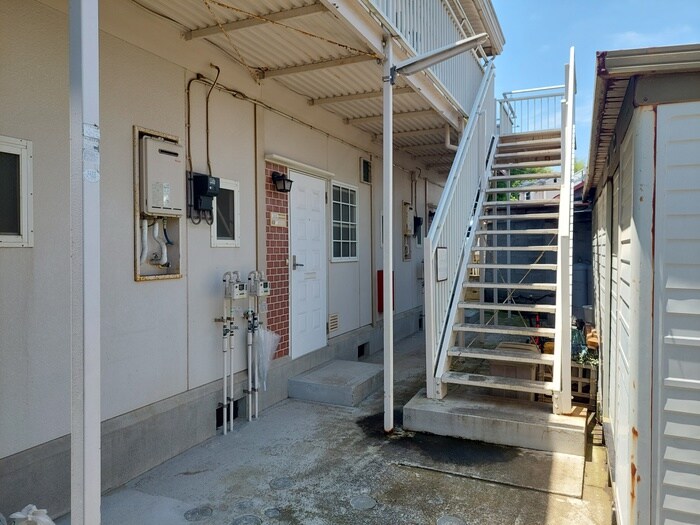 物件外観写真3　(エントランス部分)