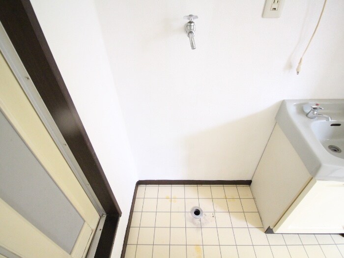 物件内観写真14　(洗濯機置場)