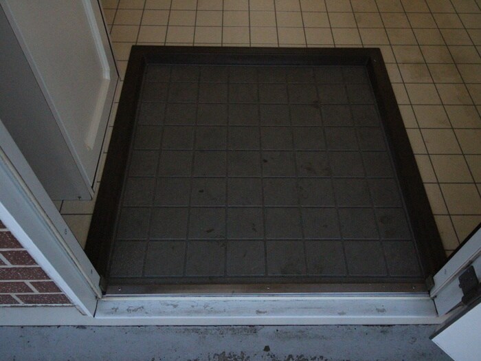 物件内観写真17　(玄関)