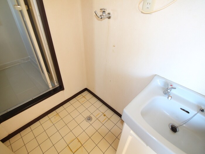 物件内観写真18　(洗濯機置場)