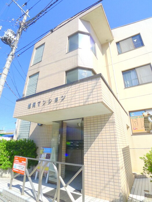 物件外観写真1　(エントランス部分)