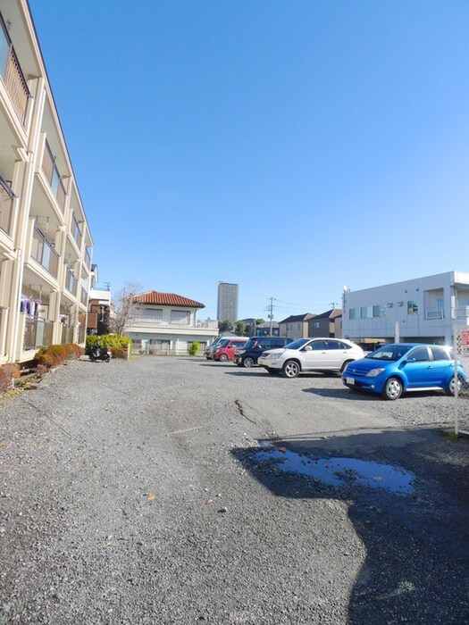 物件外観写真3　(駐車場)