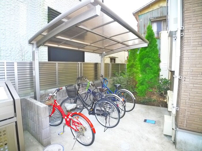 物件外観写真6　(駐輪場)