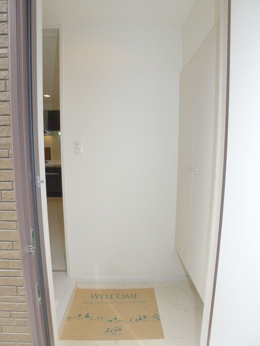 物件内観写真18　(玄関)