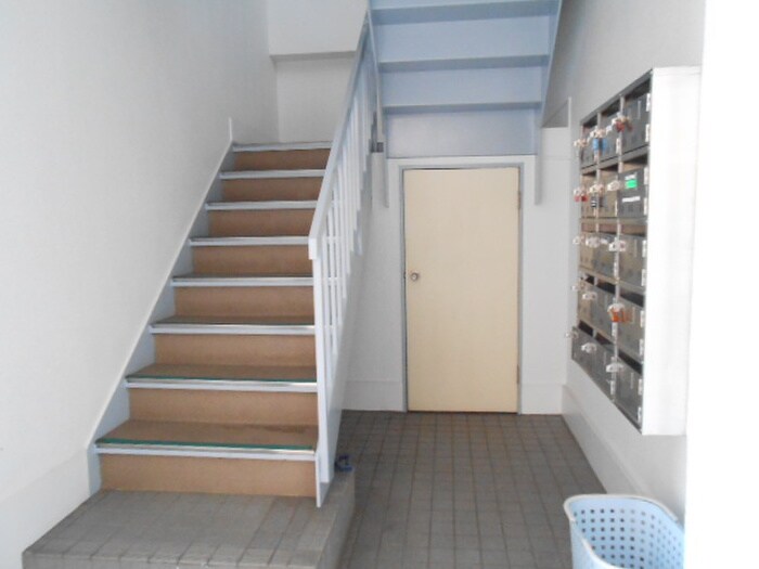 物件外観写真4　(エントランス部分)