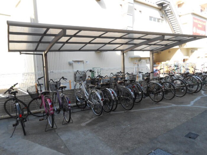 物件外観写真5　(駐輪場)