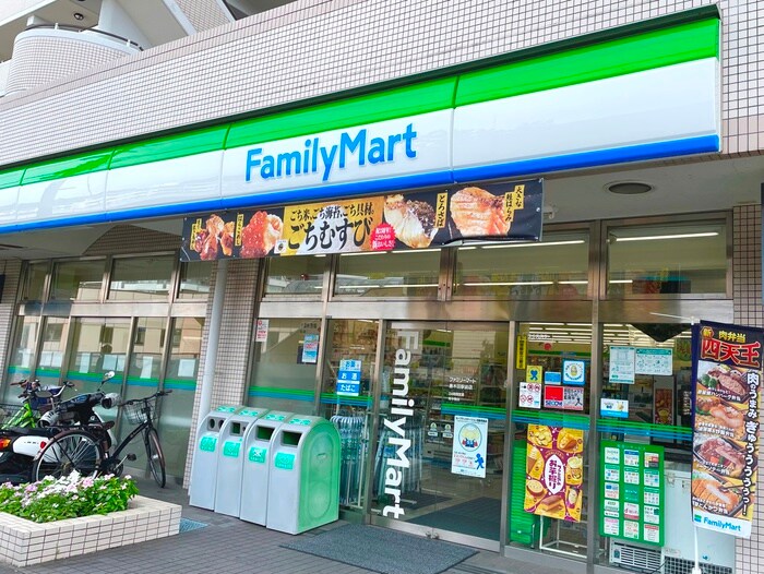 ファミリーマート　唐木田駅前店