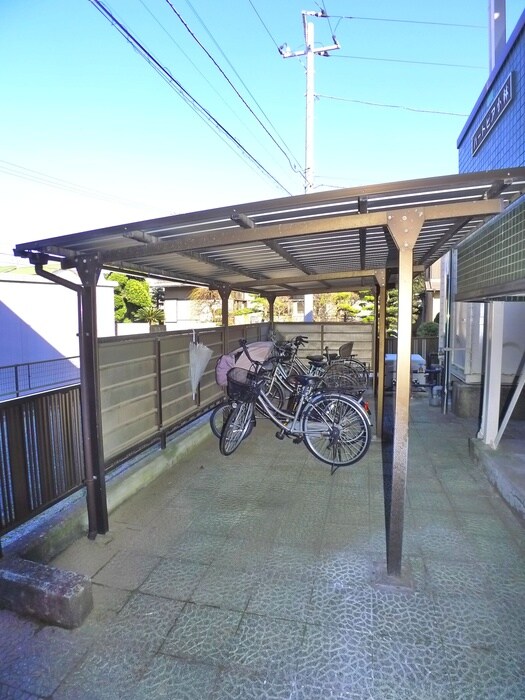 物件外観写真4　(駐輪場)