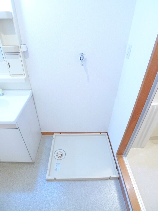 物件内観写真11　(洗濯機置場)