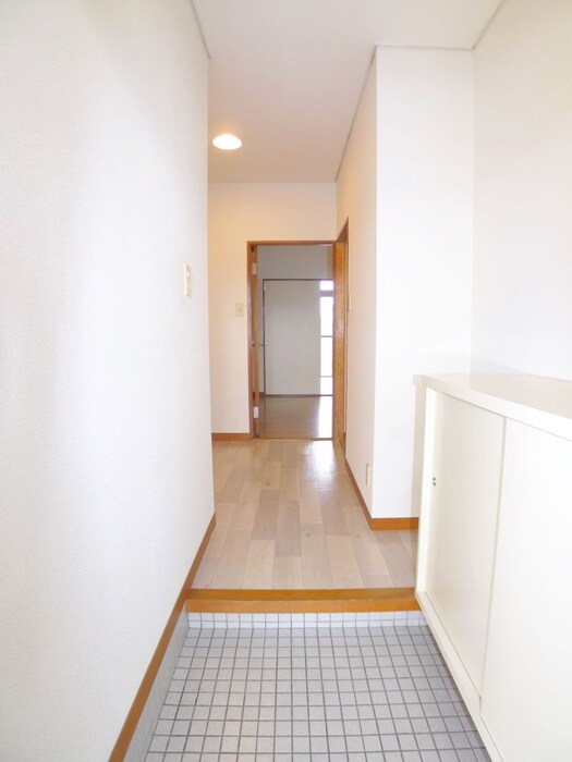 物件内観写真18　(玄関)