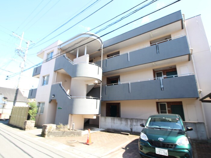 物件外観写真1　(エントランス部分)