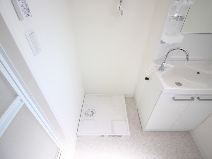 物件内観写真12　(洗濯機置場)