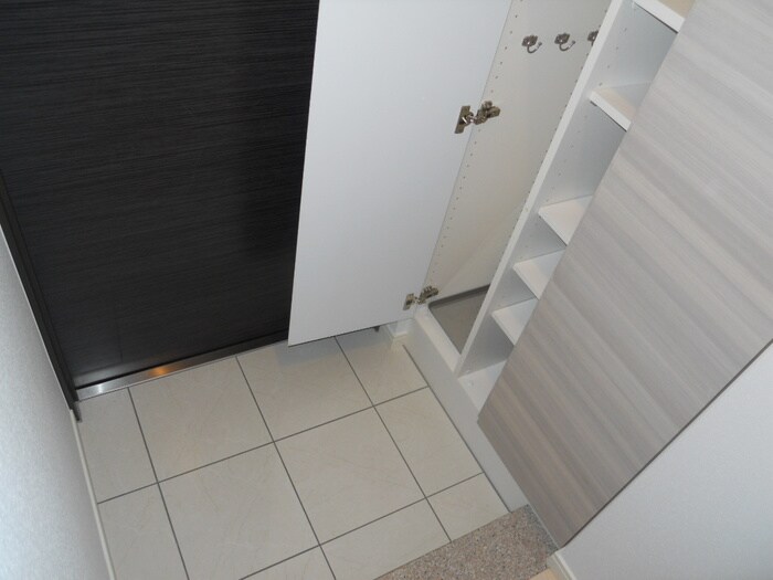 物件内観写真15　(玄関)