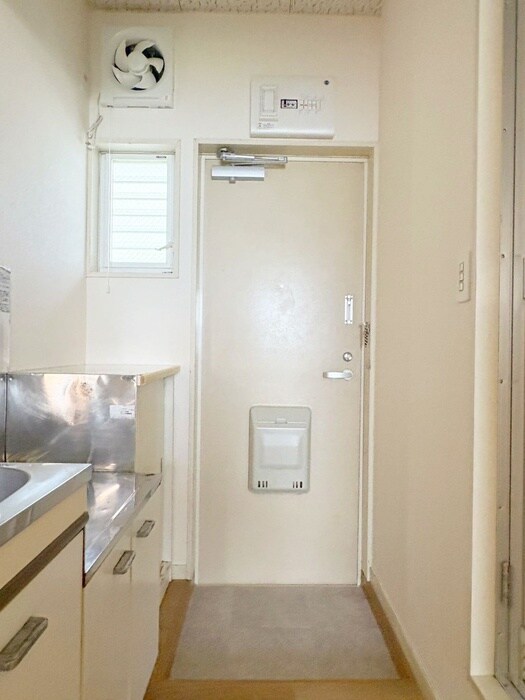 物件内観写真16　(玄関)