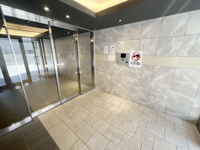 物件外観写真4　(エントランス部分)