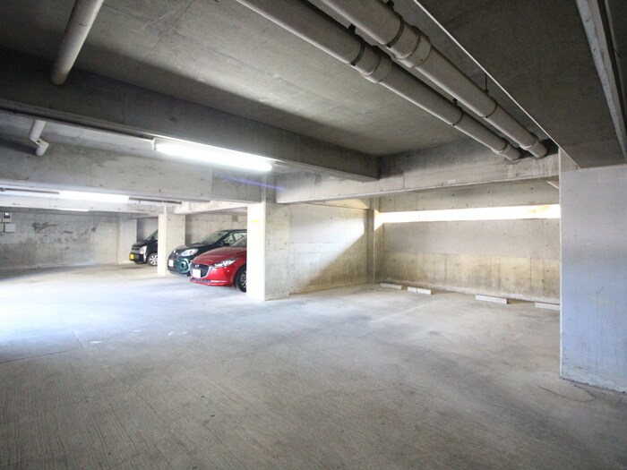 物件外観写真5　(駐車場)