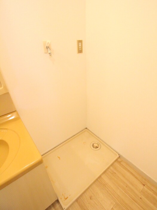 物件内観写真11　(洗濯機置場)