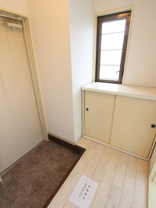 物件内観写真16　(玄関)