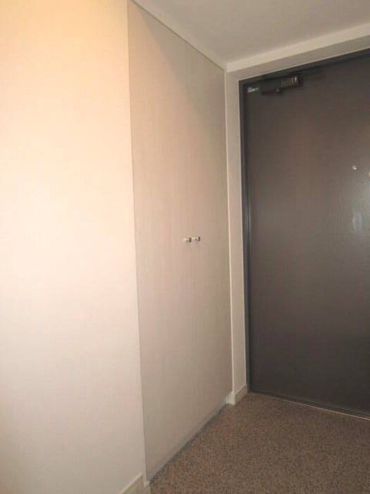 物件内観写真13　(玄関)