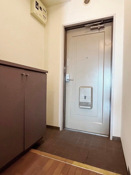 物件内観写真12　(玄関)