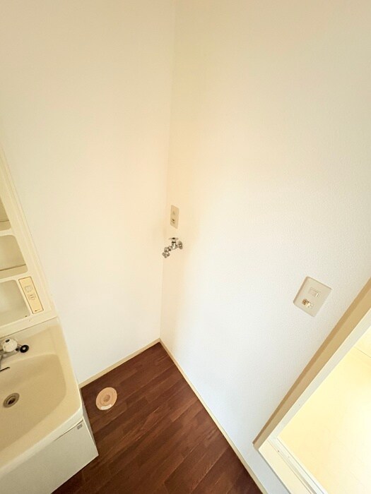 物件内観写真11　(洗濯機置場)