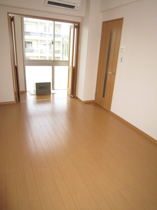 物件内観写真4　(居室)