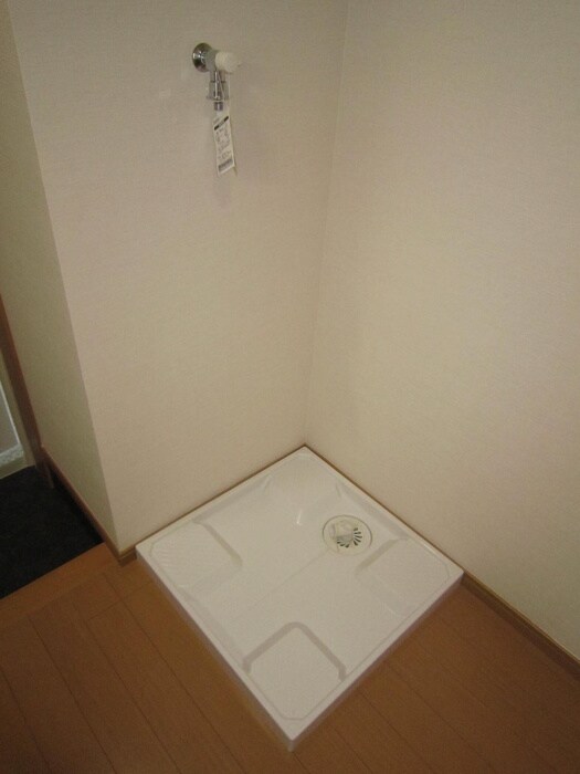 物件内観写真10　(洗濯機置場)