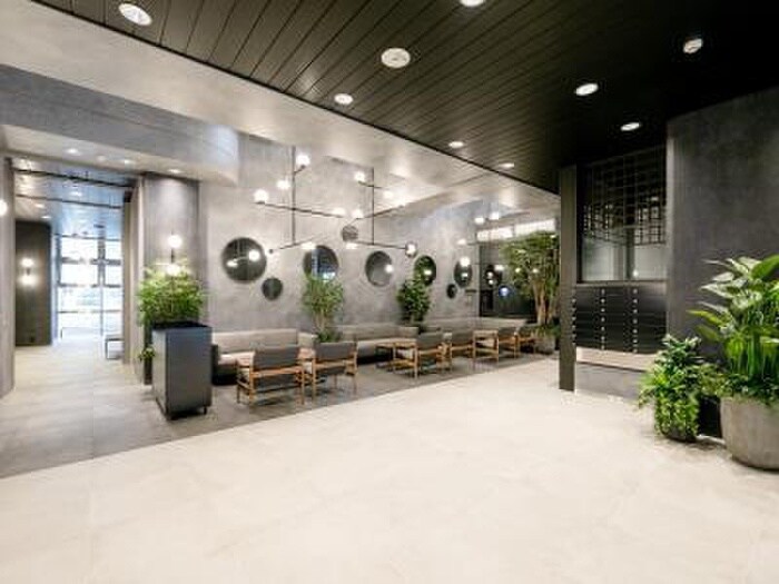 物件外観写真3　(エントランス部分)