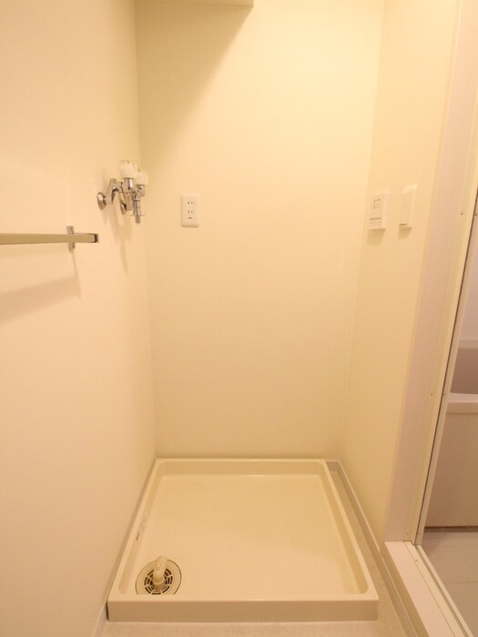 物件内観写真18　(洗濯機置場)