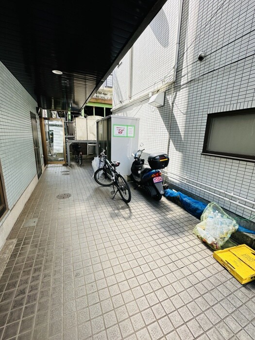 物件外観写真3　(駐輪場)