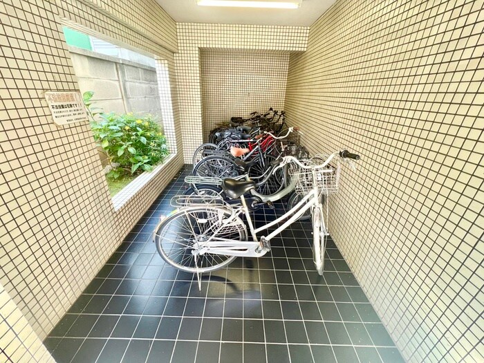 物件外観写真5　(駐輪場)