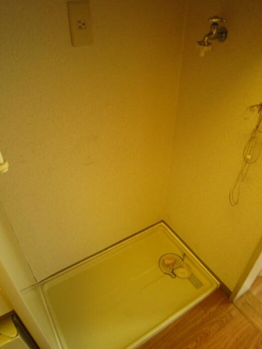 物件内観写真12　(洗濯機置場)