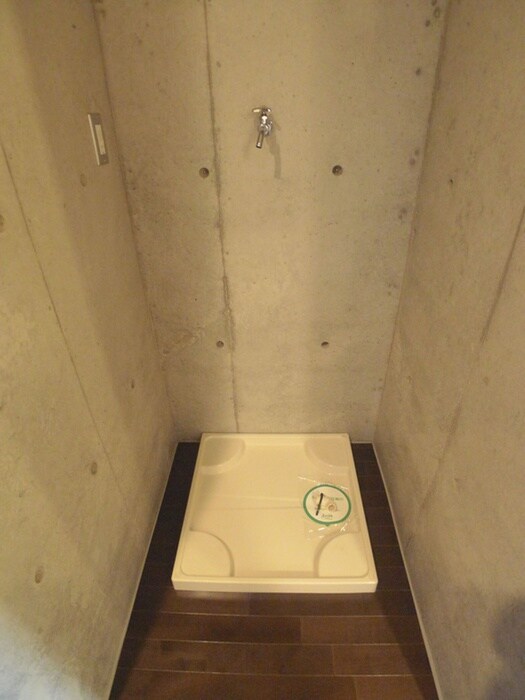 物件内観写真16　(洗濯機置場)