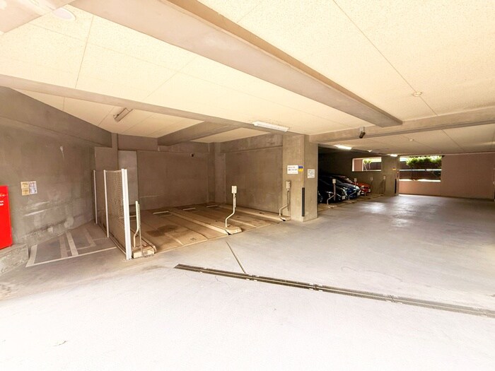 物件外観写真3　(駐車場)