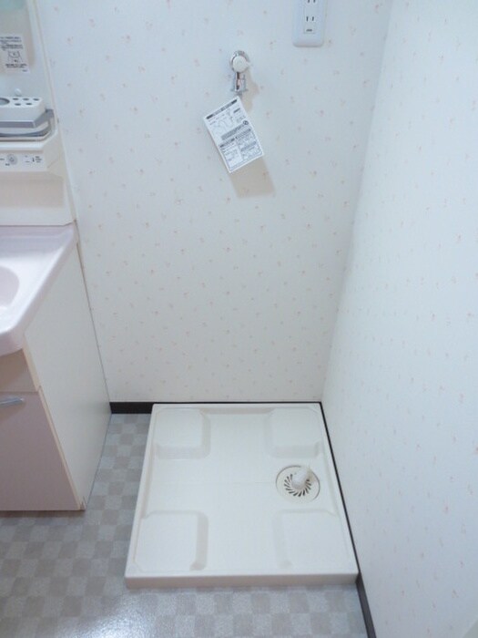 物件内観写真8　(洗濯機置場)