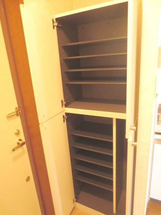 物件内観写真13　(靴箱)