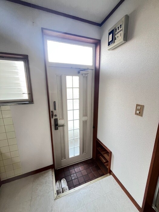 物件内観写真16　(玄関)