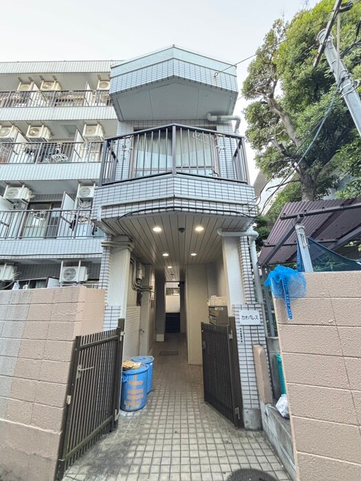 物件外観写真6　(エントランス部分)