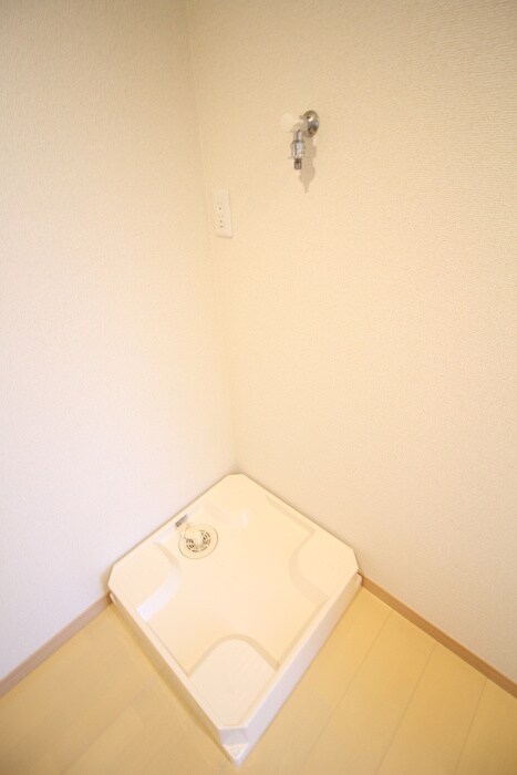 物件内観写真11　(洗濯機置場)