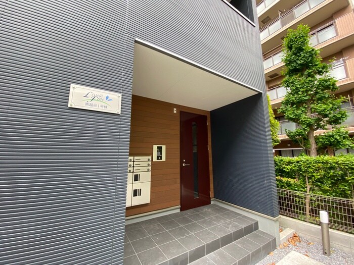 物件外観写真4　(エントランス部分)