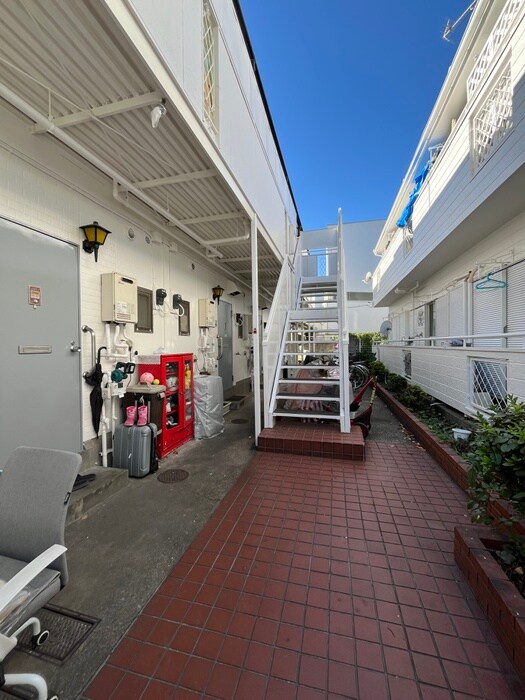 物件外観写真4　(エントランス部分)